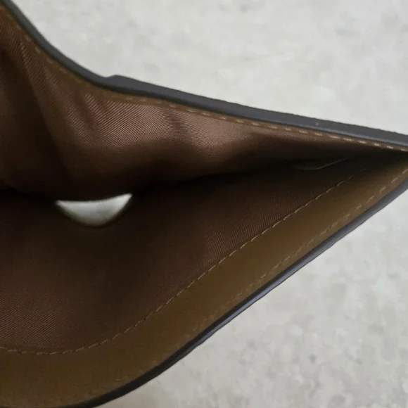 LIKE NEW TORY BURCH MCGRAW BIFOLD WALLET - TIRAMISU